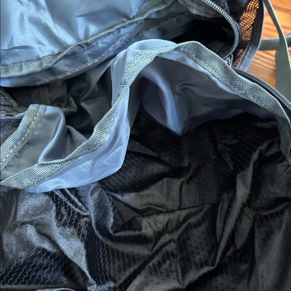NEEKFOX Black Backpack with Gray Straps